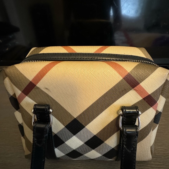 Authentic Burberry bag in great condition! - Picture 6 of 16